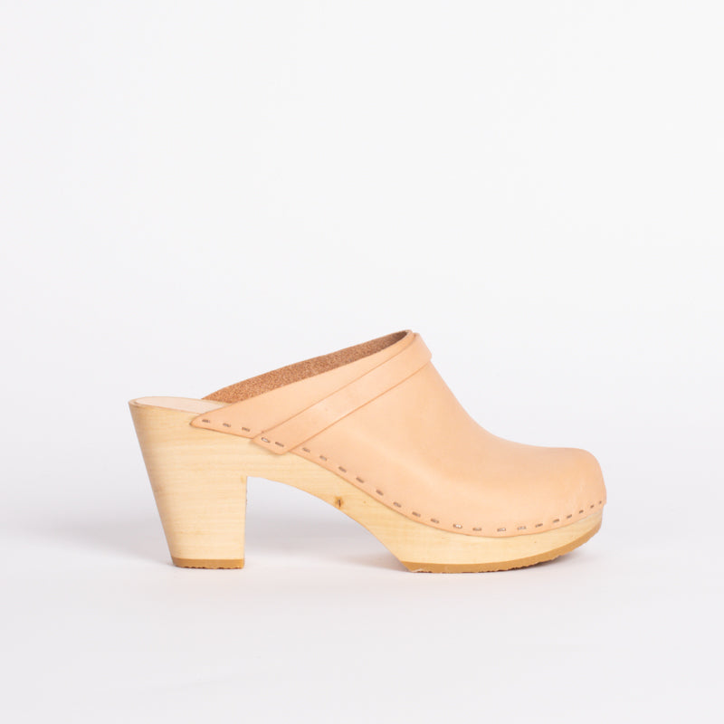 Kat Clog in Natural leather